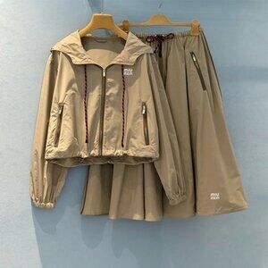 MIUMIU trench coat paired with a long skirt features excellent tailoring